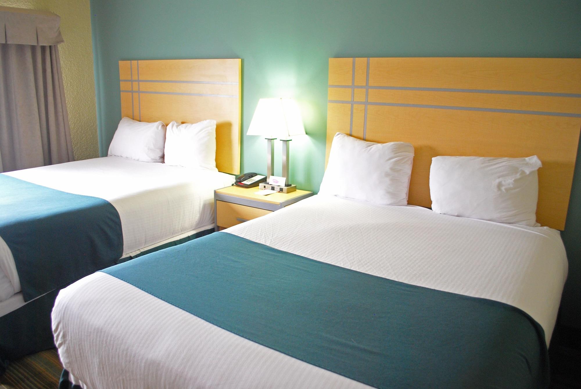 Ramada By Wyndham Edmonton Yellowhead Nw ภายนอก รูปภาพ