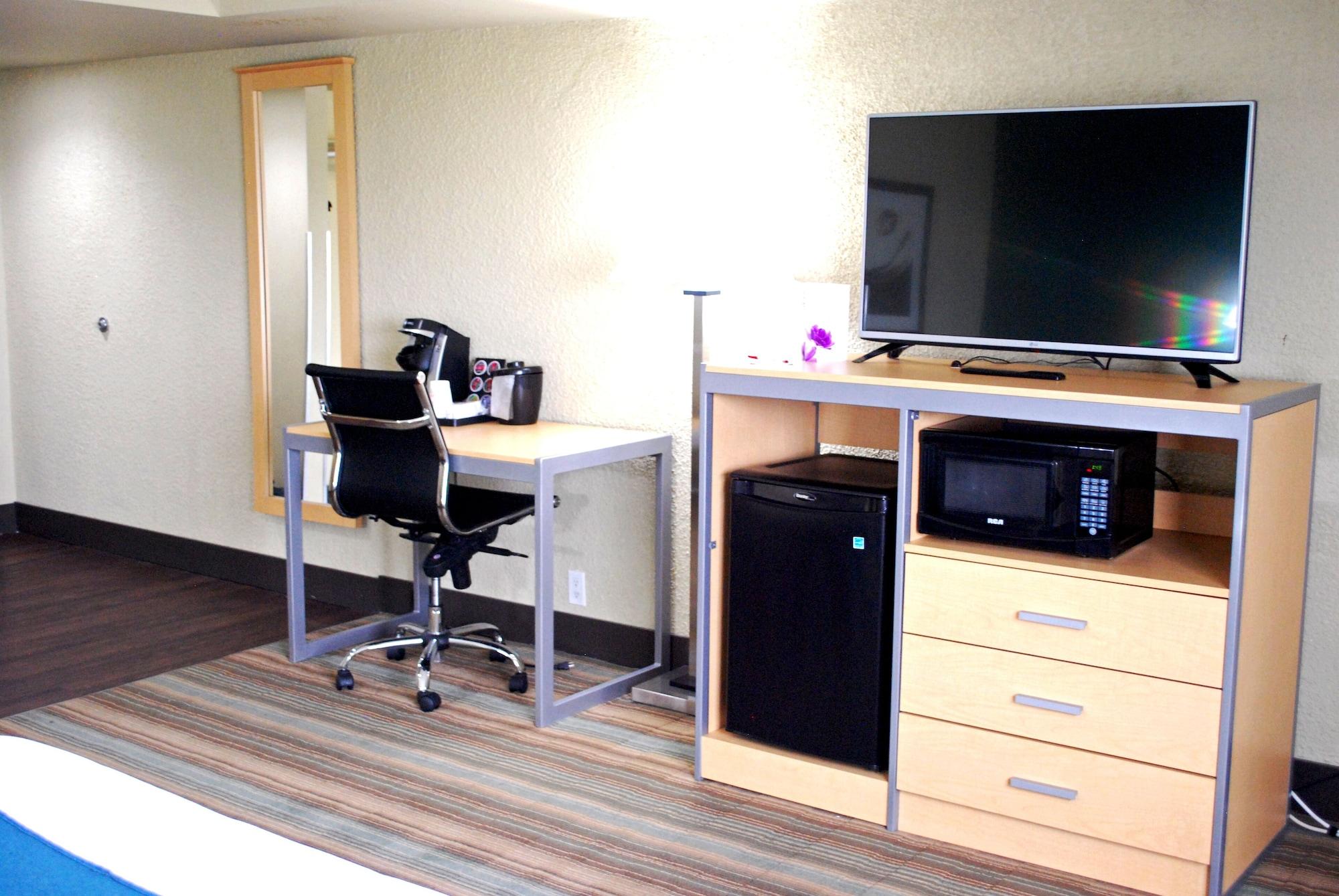 Ramada By Wyndham Edmonton Yellowhead Nw ภายนอก รูปภาพ
