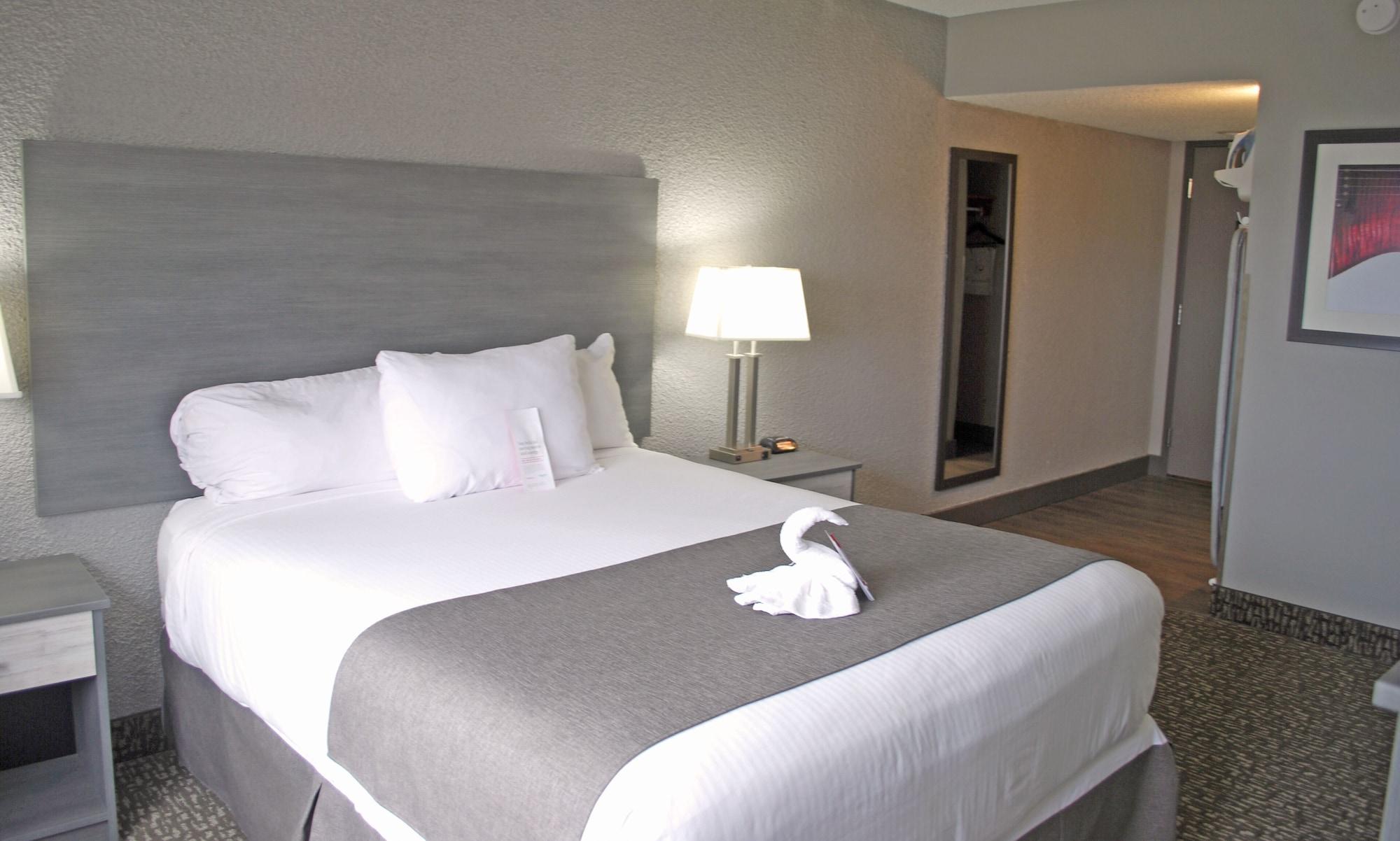 Ramada By Wyndham Edmonton Yellowhead Nw ภายนอก รูปภาพ