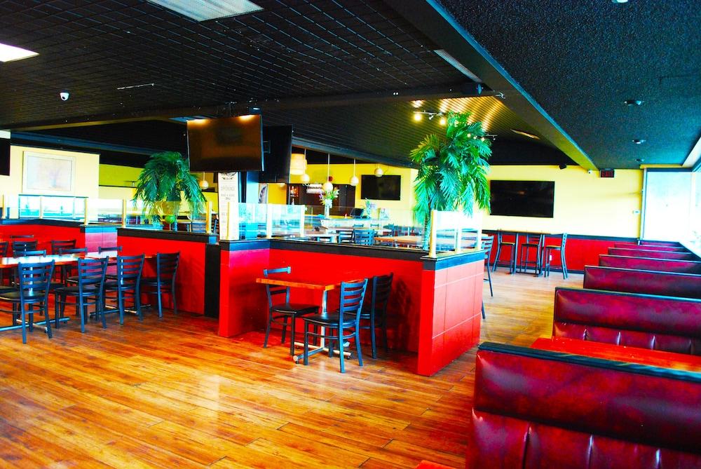 Ramada By Wyndham Edmonton Yellowhead Nw ภายนอก รูปภาพ