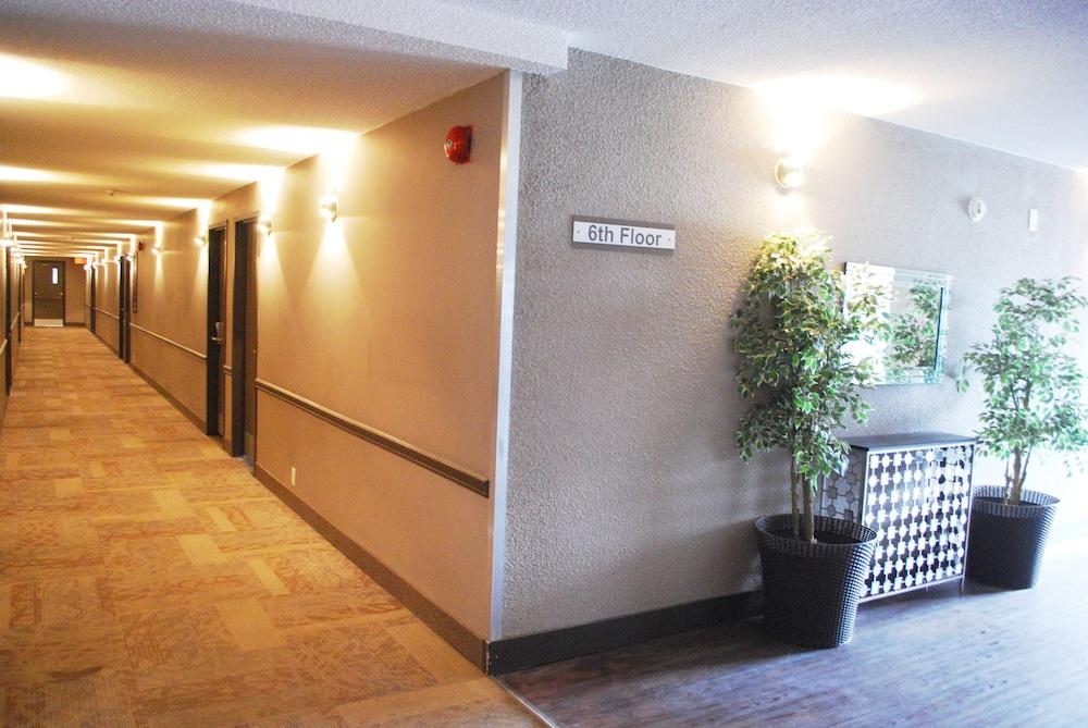 Ramada By Wyndham Edmonton Yellowhead Nw ภายนอก รูปภาพ
