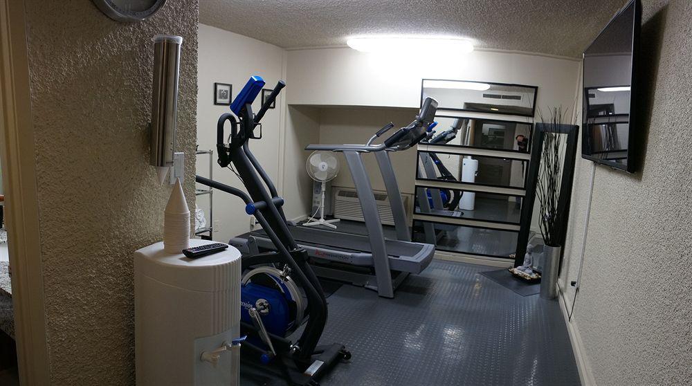 Ramada By Wyndham Edmonton Yellowhead Nw ภายนอก รูปภาพ