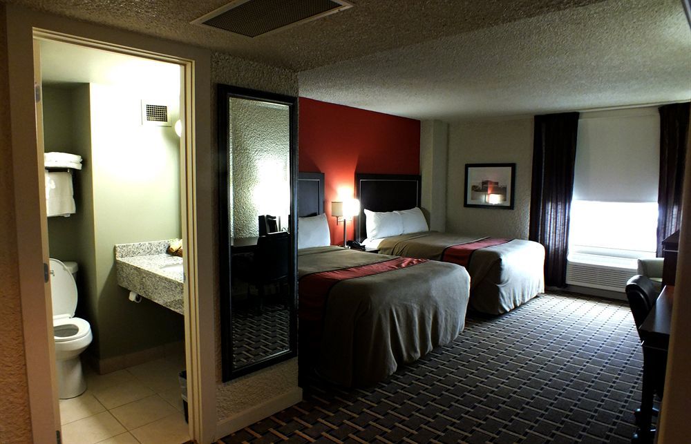 Ramada By Wyndham Edmonton Yellowhead Nw ภายนอก รูปภาพ