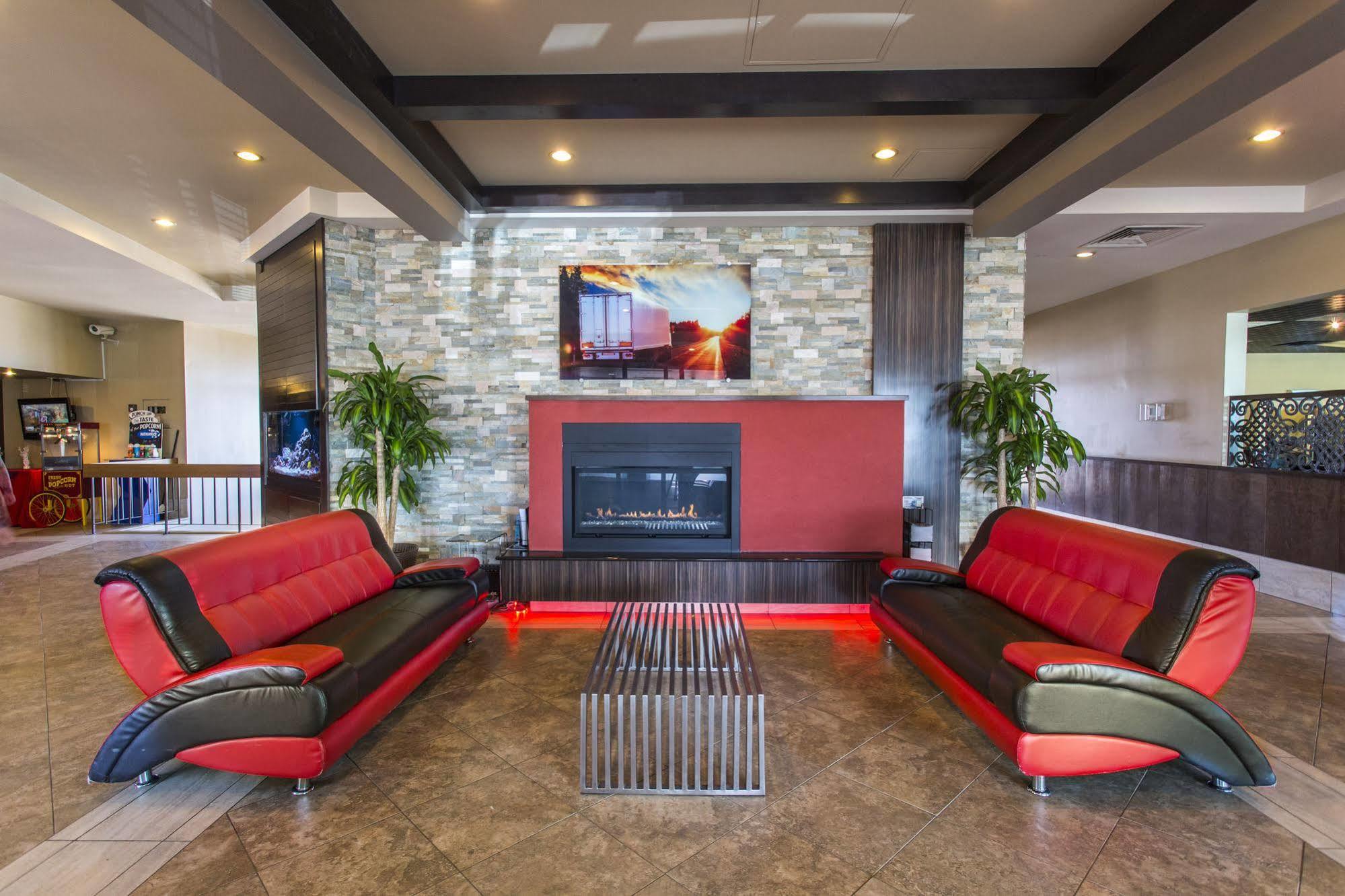 Ramada By Wyndham Edmonton Yellowhead Nw ภายนอก รูปภาพ