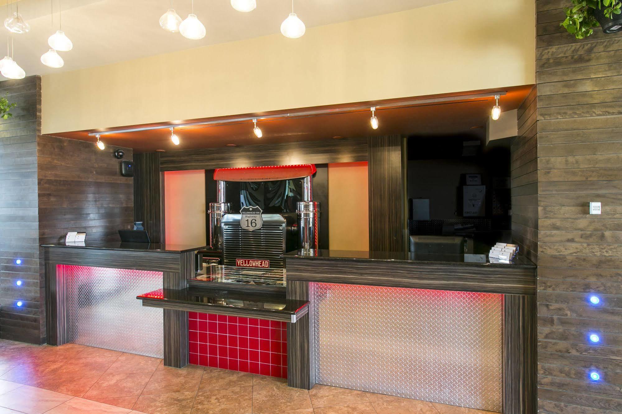 Ramada By Wyndham Edmonton Yellowhead Nw ภายนอก รูปภาพ