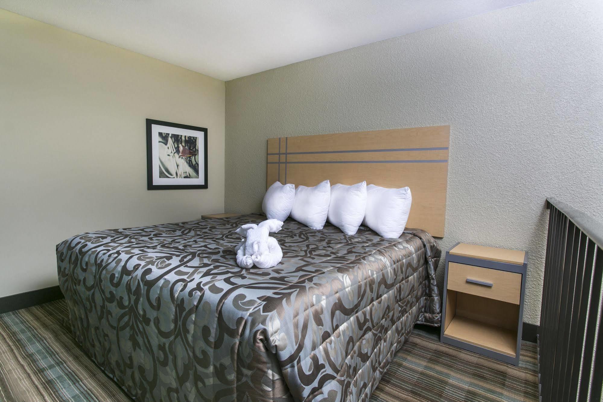 Ramada By Wyndham Edmonton Yellowhead Nw ภายนอก รูปภาพ