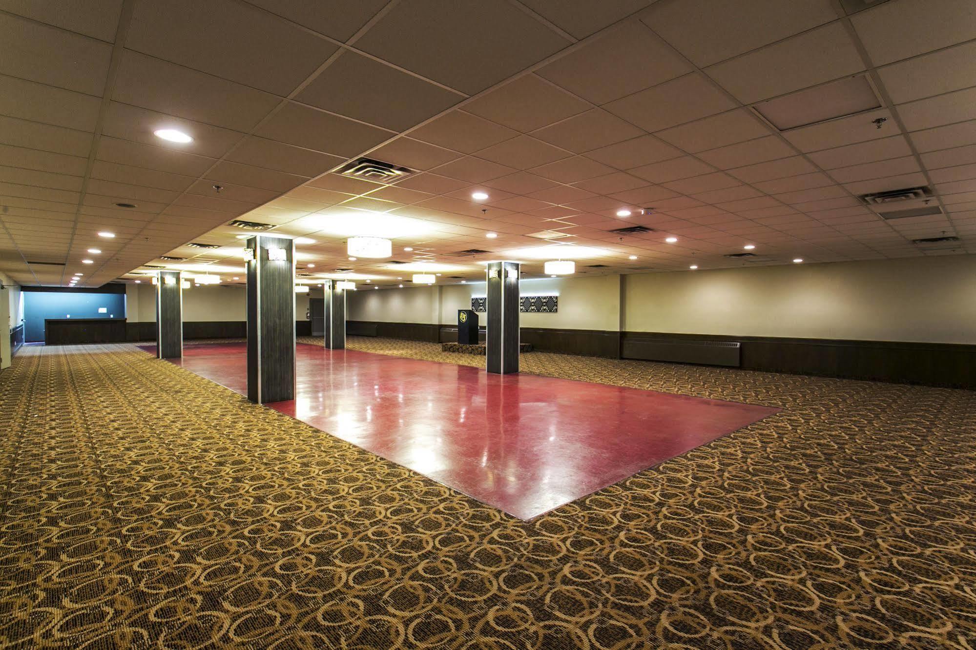 Ramada By Wyndham Edmonton Yellowhead Nw ภายนอก รูปภาพ