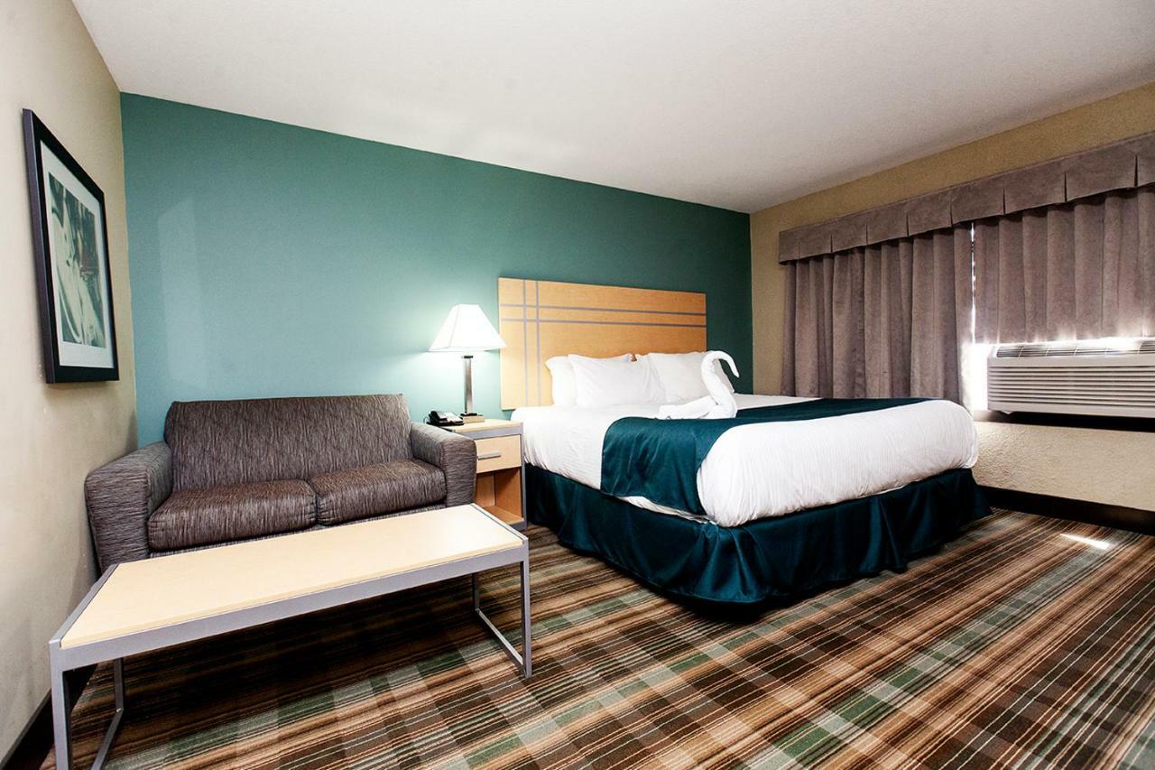 Ramada By Wyndham Edmonton Yellowhead Nw ภายนอก รูปภาพ