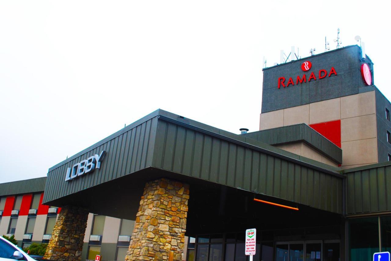 Ramada By Wyndham Edmonton Yellowhead Nw ภายนอก รูปภาพ